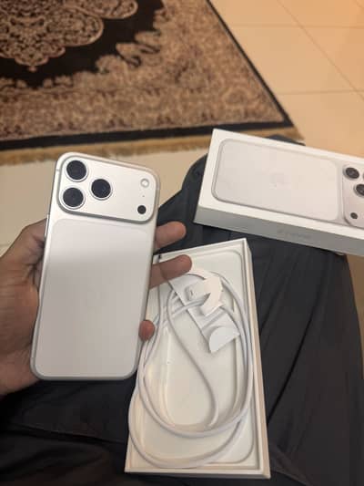 Iphone 17 pro max unused only box open