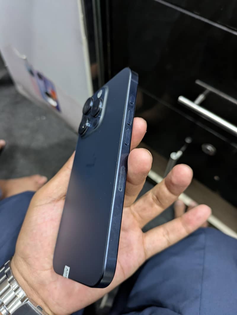 IPHONE 15 PRO 2