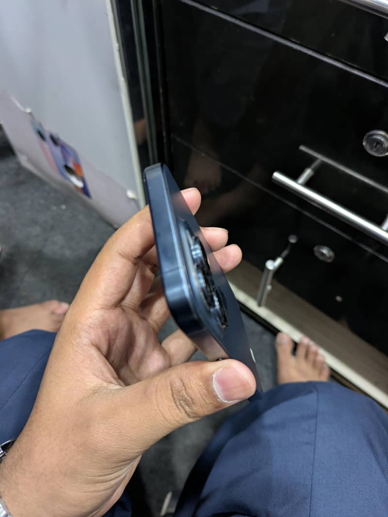 IPHONE 15 PRO 3