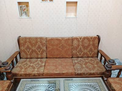 5 Seater 3 piece Wooden Sofa fine Condition
