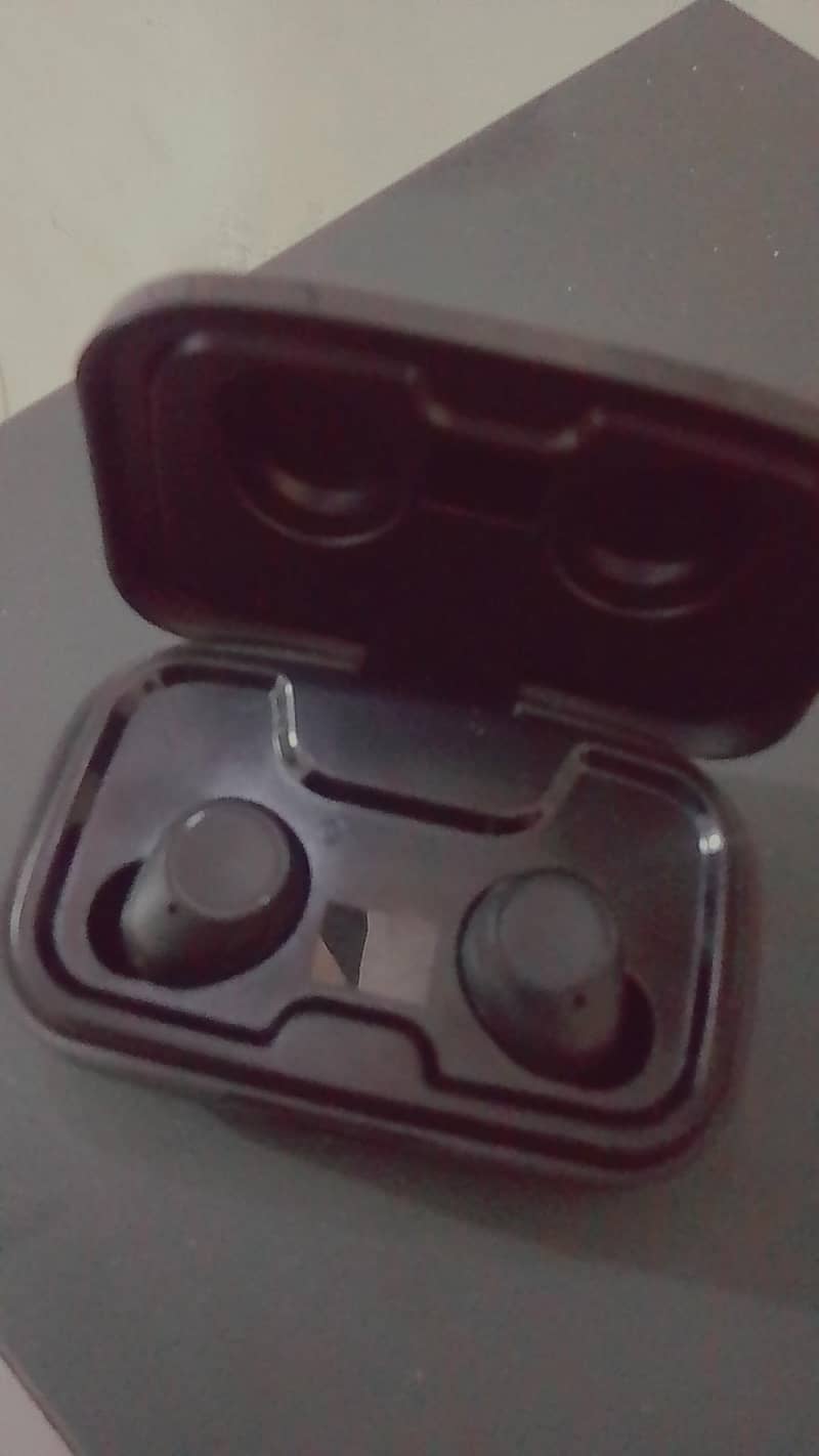 Earphone 3