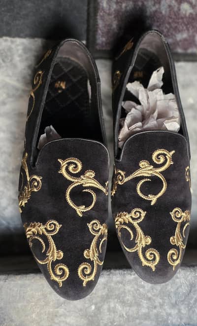 H&M MENS GOLD & BLACK LOAFERS (USED ONCE) Size 44 /10.5