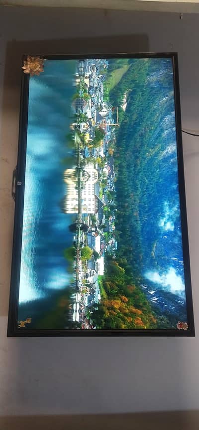 Smart LED 43" LED for sale in good condition