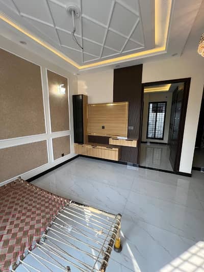 5 MARLA UPPER PORTION AVAILABLE FOR RENT IN EDEN BOLIVARD HOUSING SOCIETY COLLEGE ROAD LAHORE