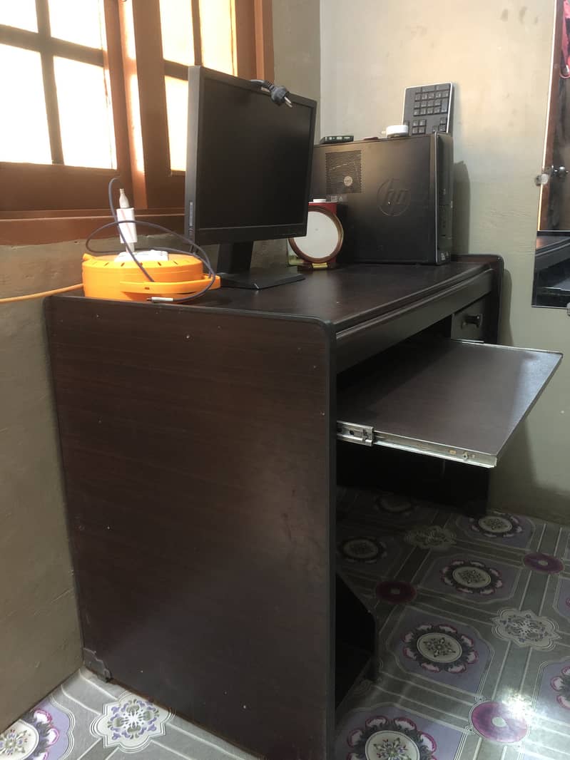 Computer table 1