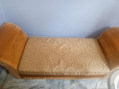 SOFA 2 SEATER GOOD CONDITION SLIGHTLY USED