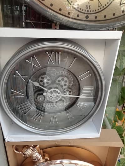 New Wall Clock with Moving Live Gerarii
