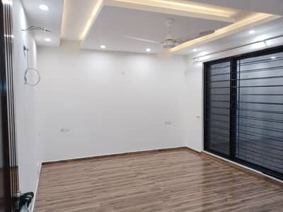 1 Kanal Slightly Used Upper Portion Available For Rent In Z Block Phase 3 DHA Lahore