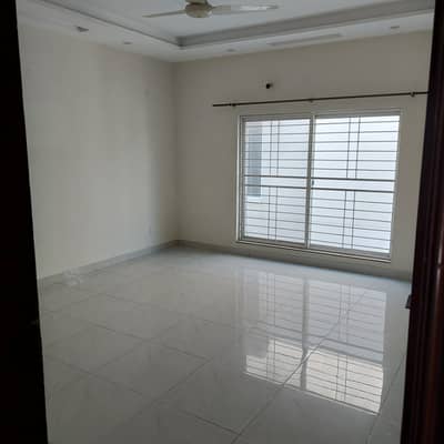 House for Rent (1 kanal Upper Portion) Prime Location in Bahria Town Lahore
