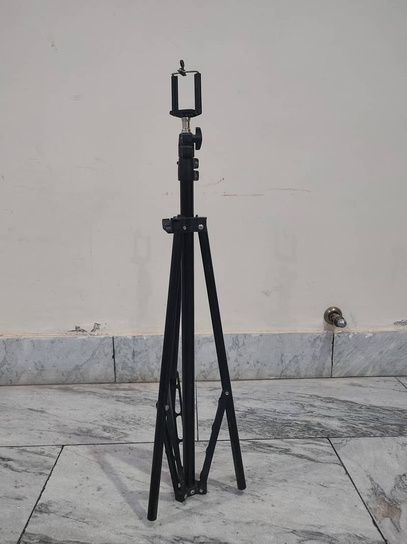 tripod stand 0