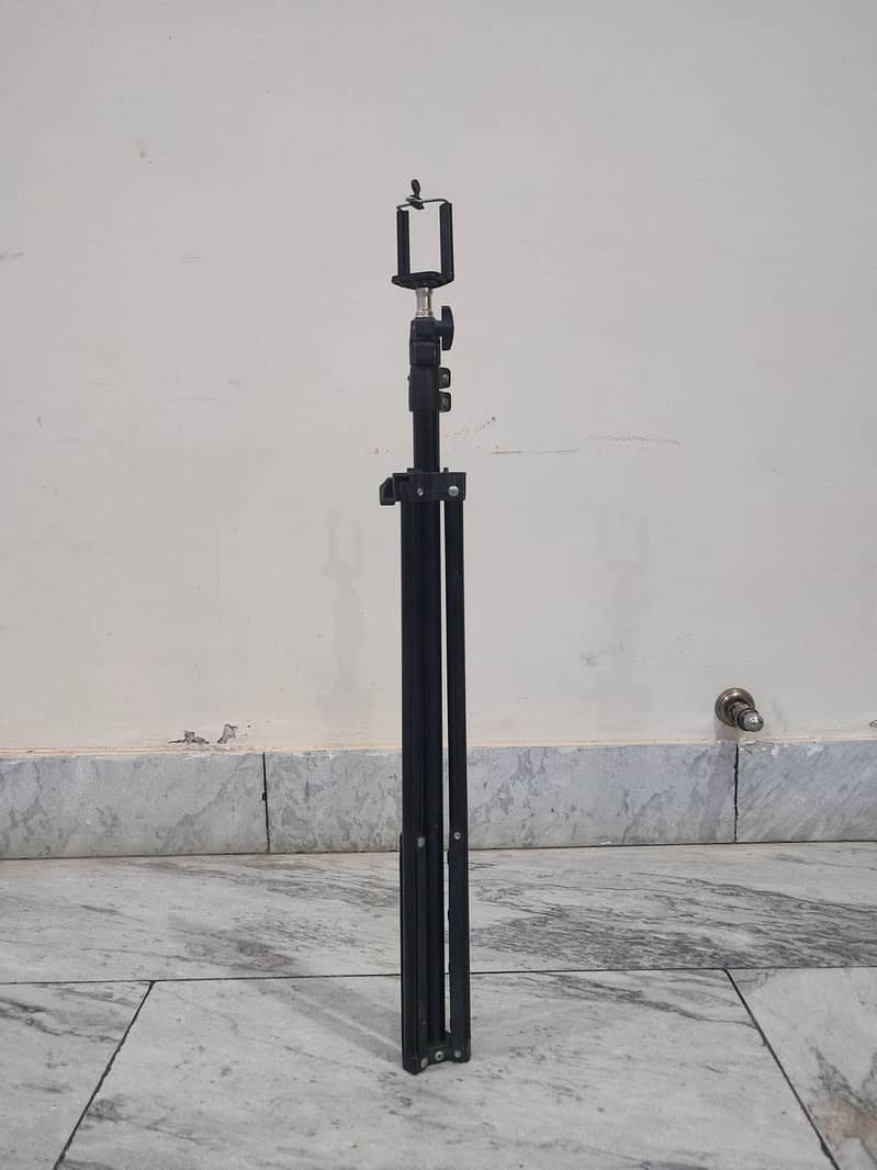 tripod stand 1