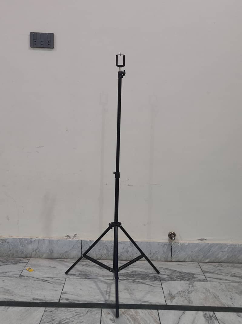 tripod stand 3