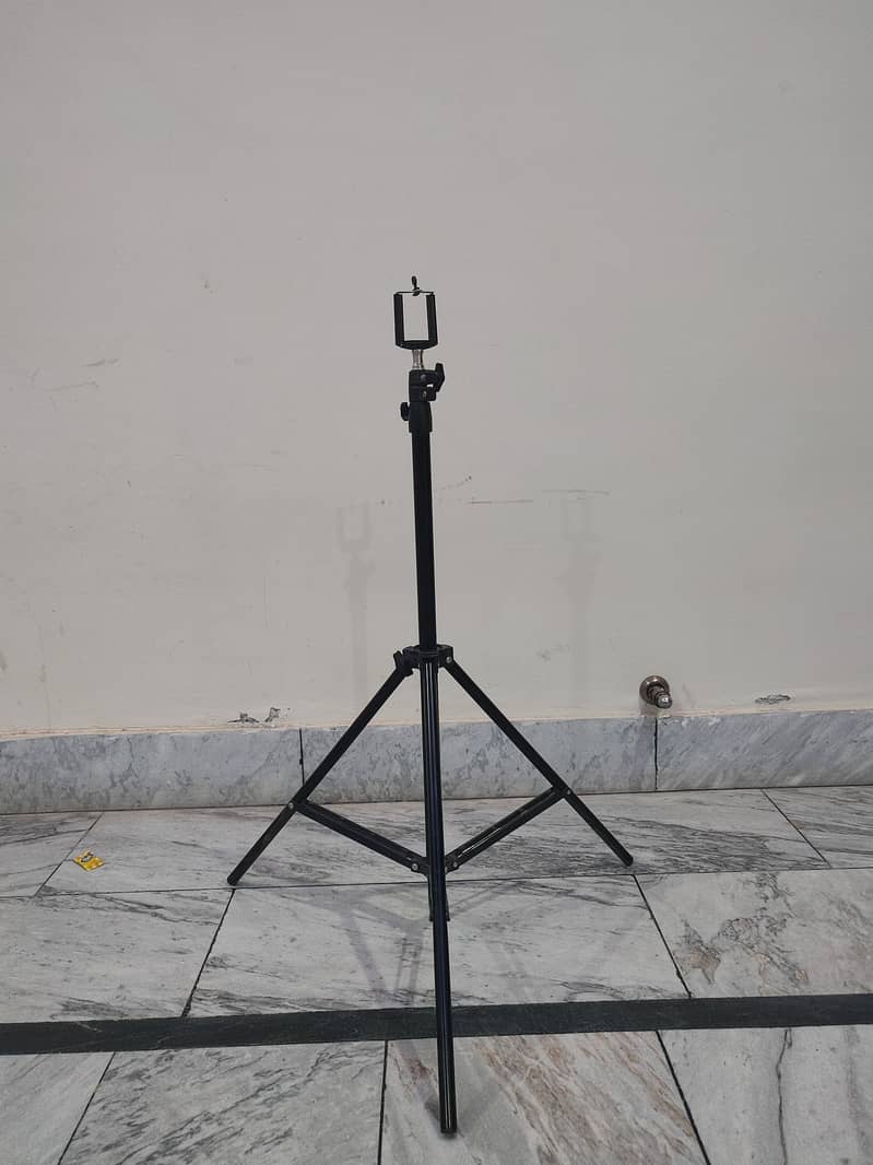 tripod stand 4