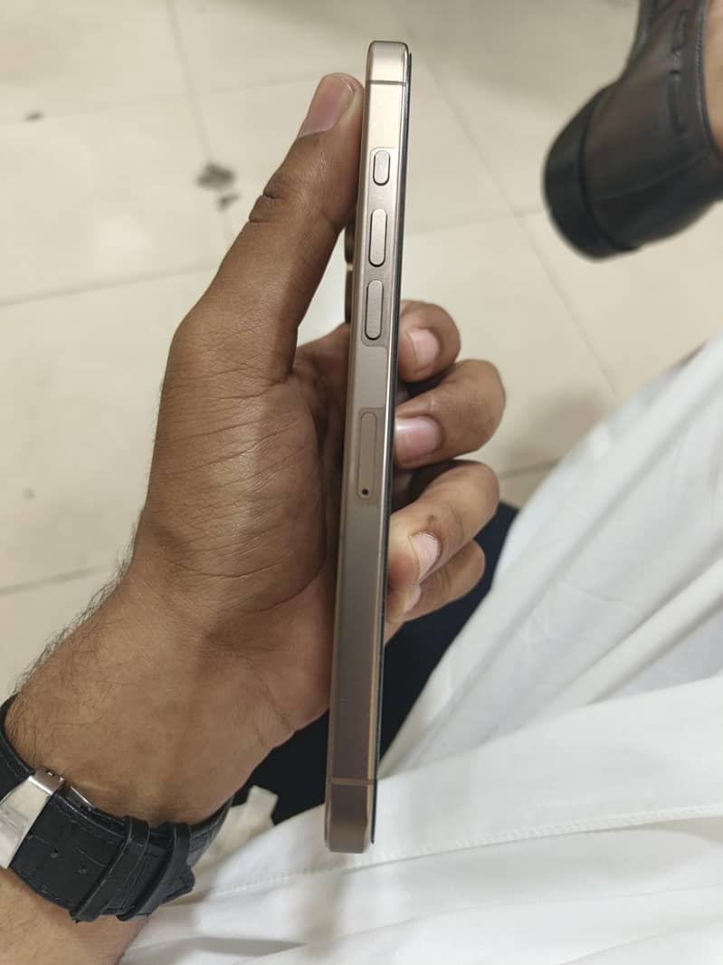 iphone 16pro max 3