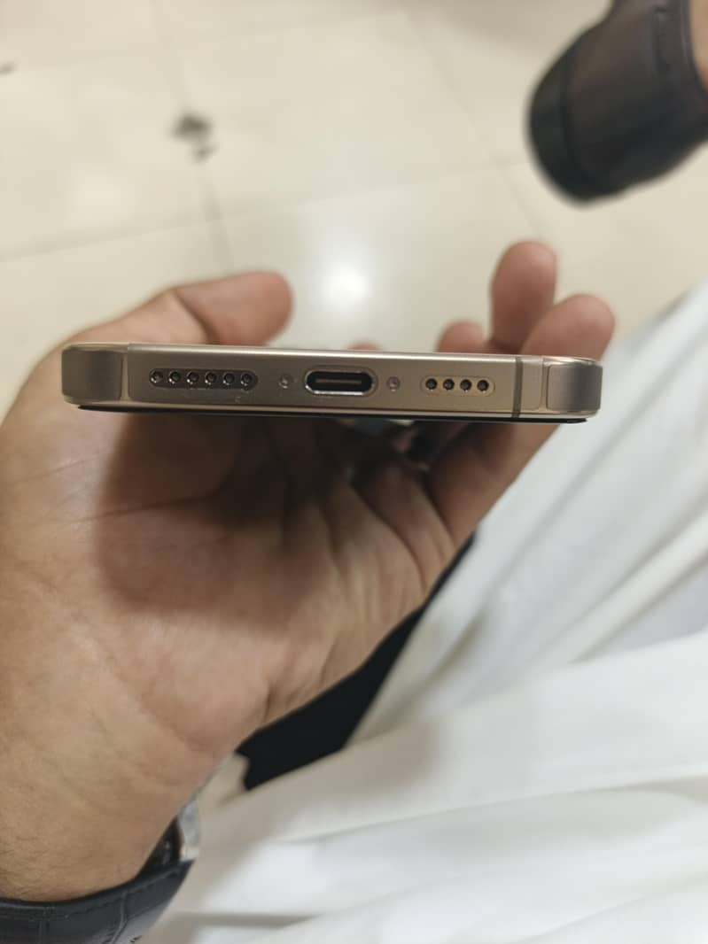 iphone 16pro max 4