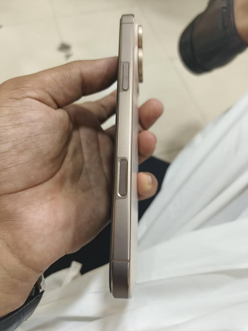 iphone 16pro max 6