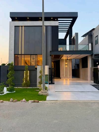 10 Marla Luxury House is Available for Rent in Bahria Town Lahore