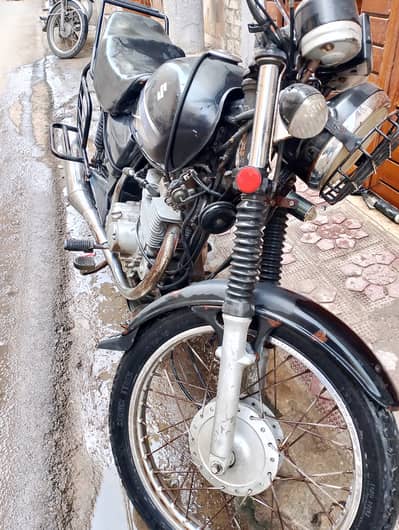 Suzuki GS 150 2016