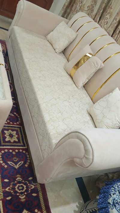 New 5 Seater Sofa And table For sale