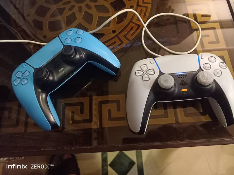PS5 console with 1 controller 3