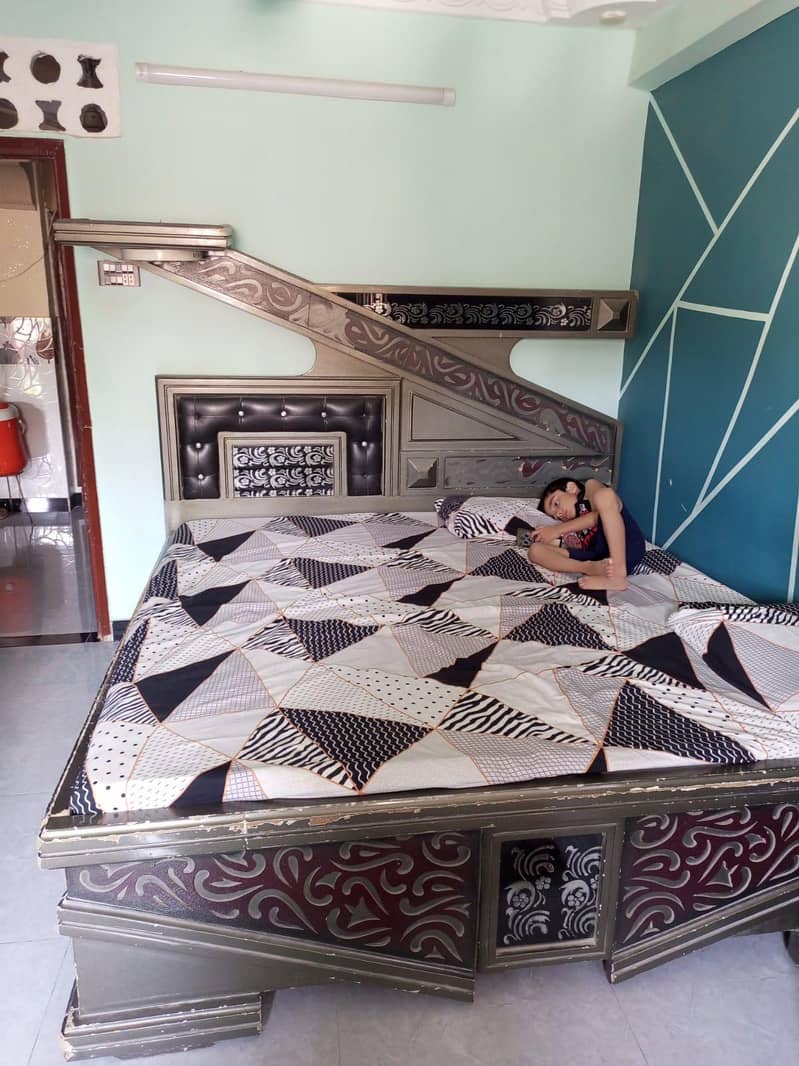 bed dressing table ,dressing table or divider 0