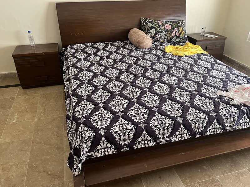 Bed King size 1