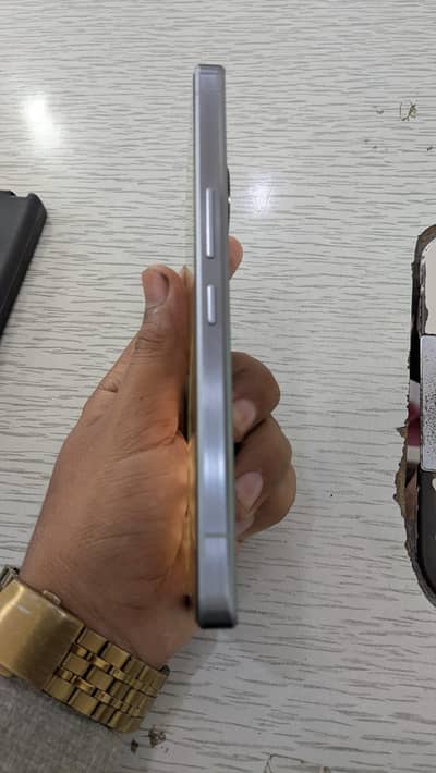 Aquos R7