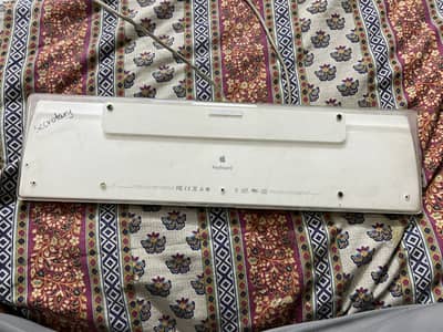 Apple Original keyboard  whatsapp no. 0322 6690633 repair ho skta hai