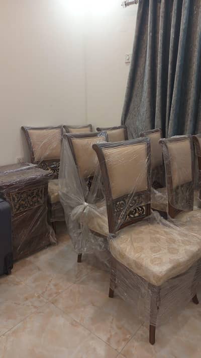 Family-Sized Dining Table (8 Seats) – Comfort & Class