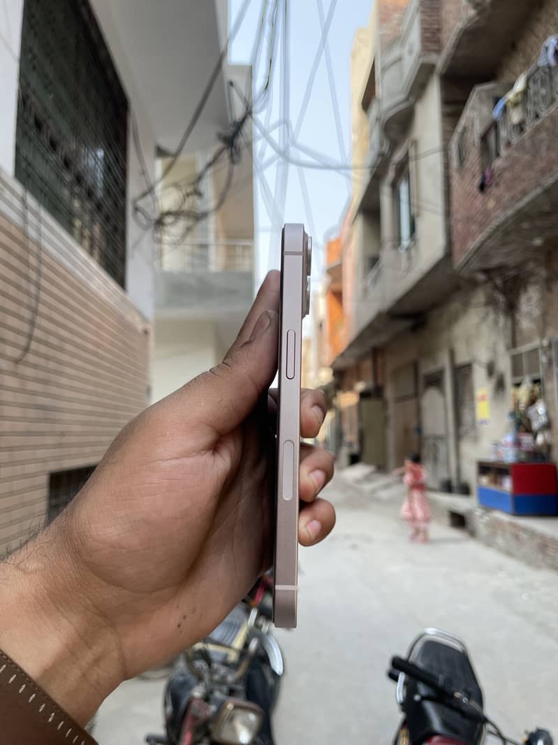 iPhone 13 2
