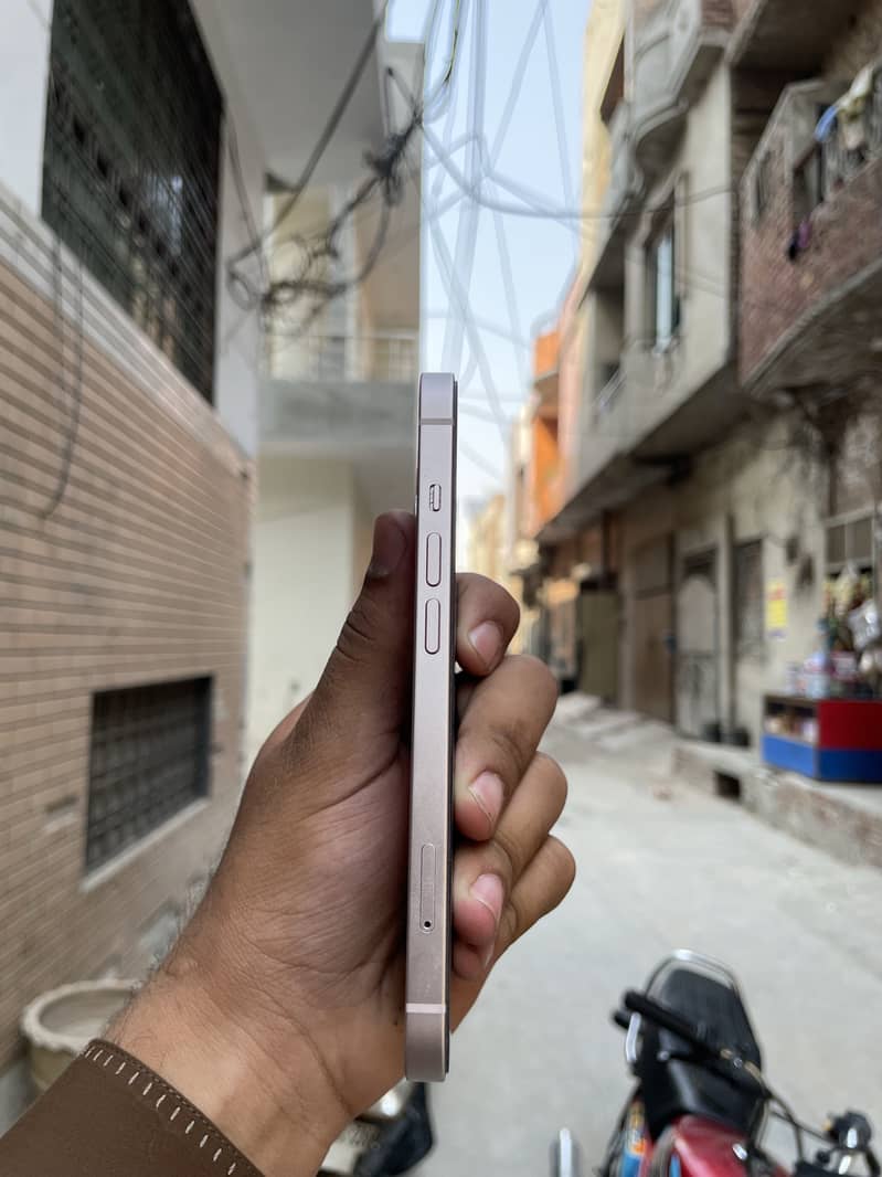 iPhone 13 3