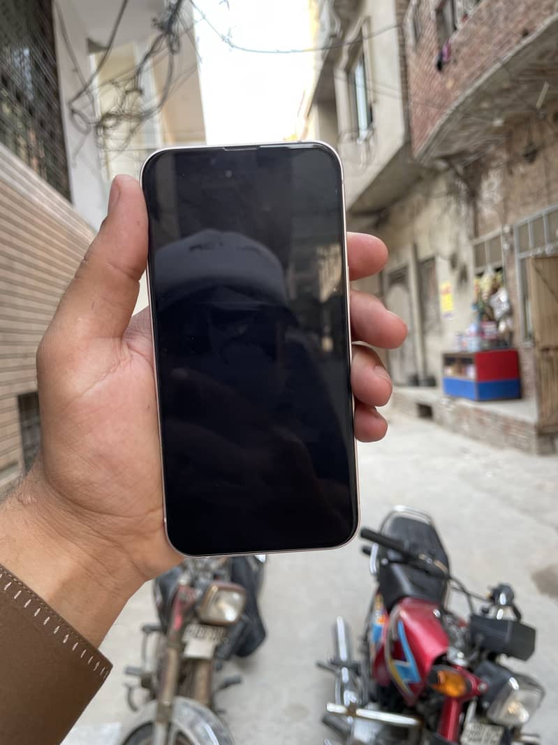 iPhone 13 4