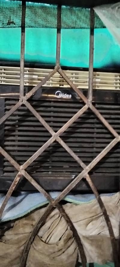 Window ac 110 watt 1 solor plate pr bhi chal jata he