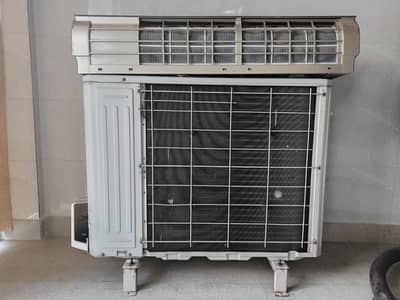Gree split Ac 1.5 ton fairy series ( inverter) Gs-18FITH1C
