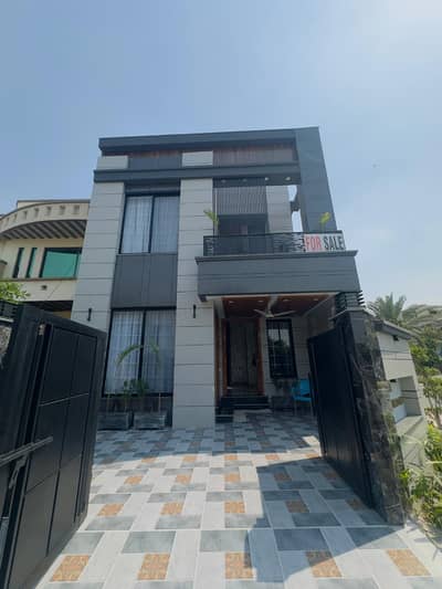 6.5 Marla Corner House For Sale in Gulmohar Block, Bahria Town Lahore