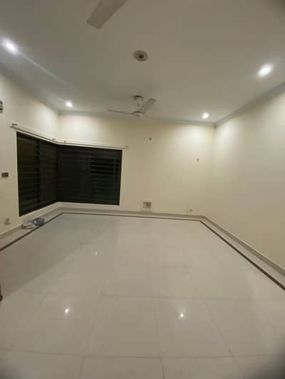 10marla 3beds DD TV lounge kitchen attached baths like brand new house upper portion for rent in G 13 2 islamabad