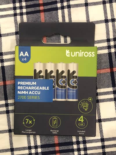 Uniross premium rechargeable 2700 series x4