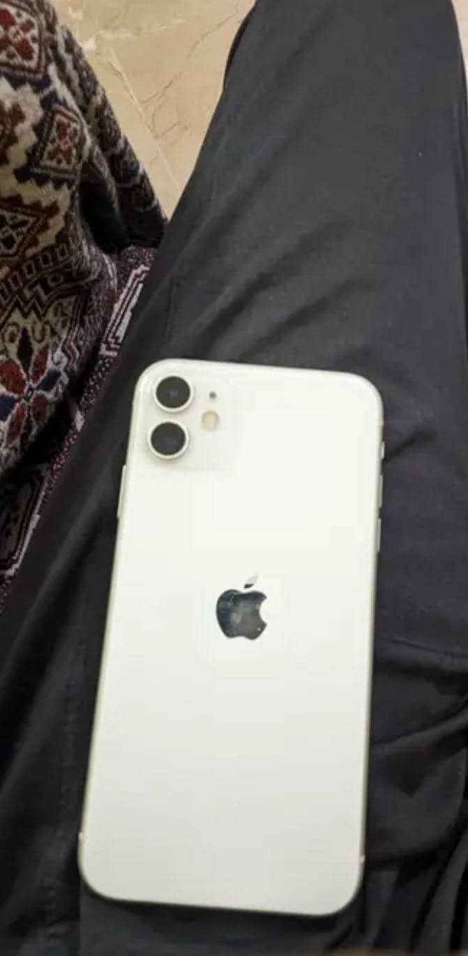 apple iphone 11 4