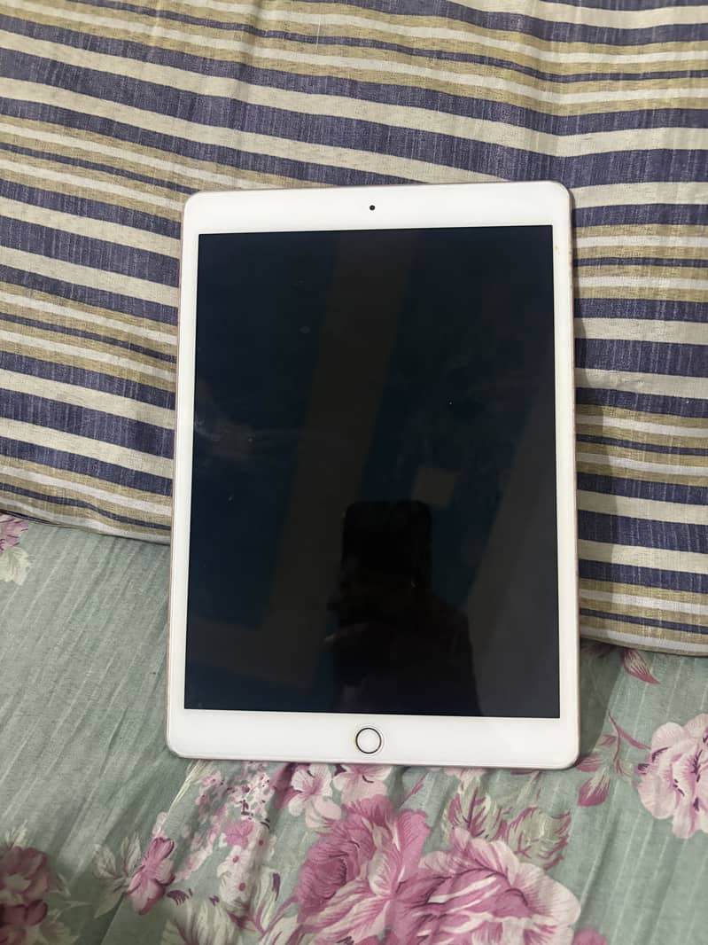 iPad 7 generation in excellent condition 0