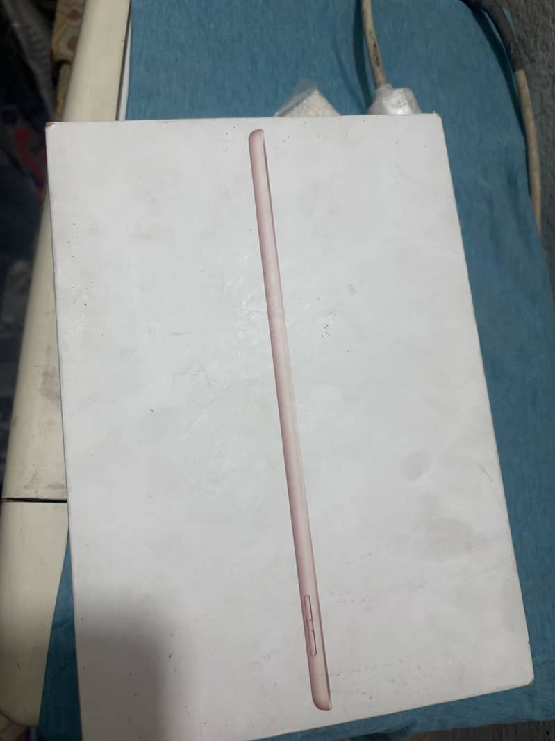 iPad 7 generation in excellent condition 2