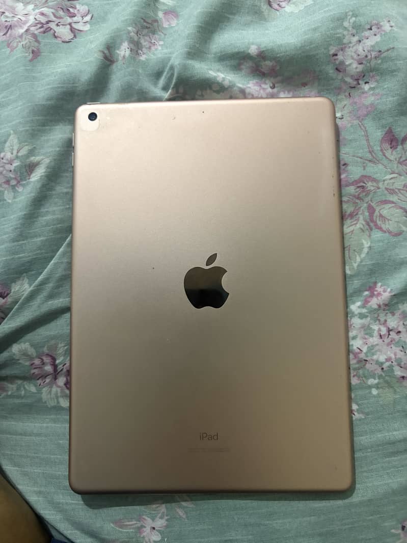iPad 7 generation in excellent condition 3