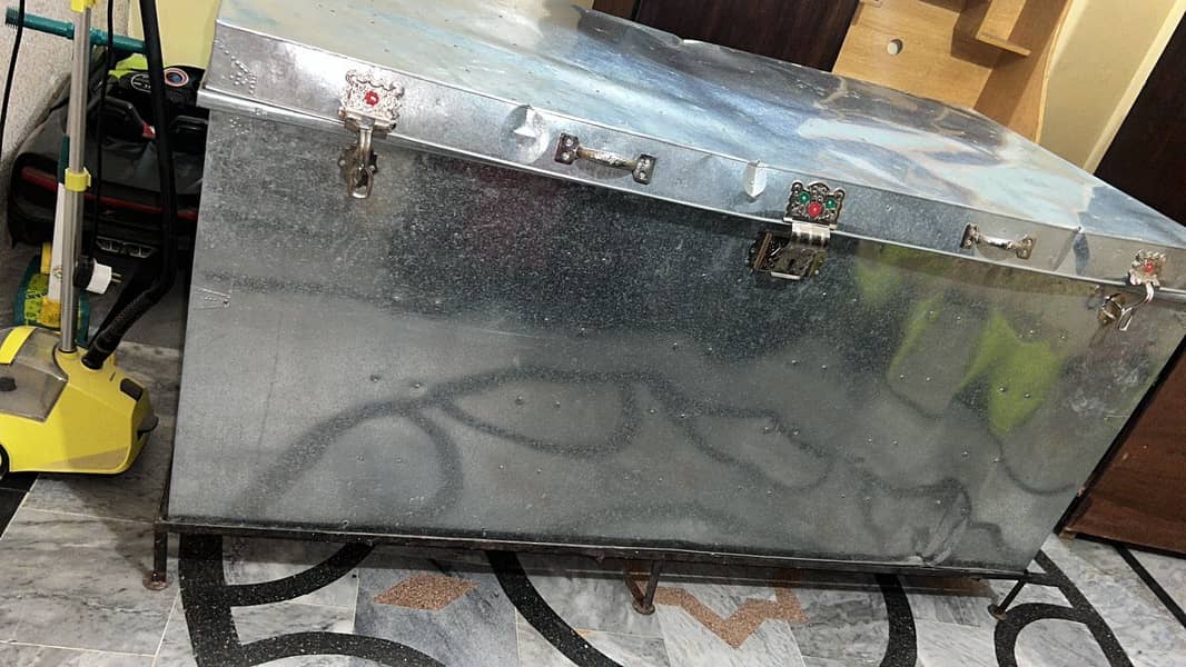 Trunck full size 1