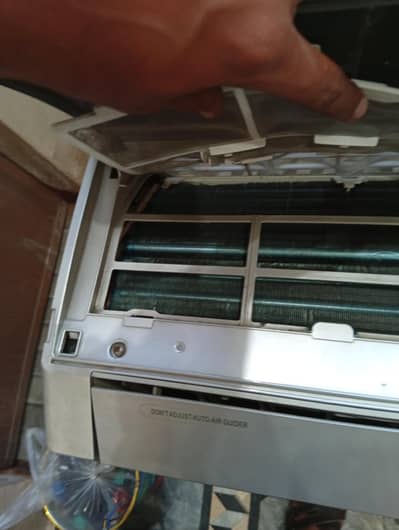 Gree 1.5 ton dc inverter AC heat and cool