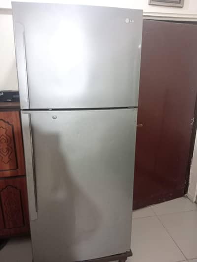 LG No Frost Refrigerator – 22 Cubic Feet (Excellent Condition)
