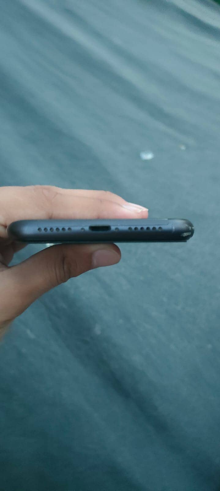 Apple iPhone 11 3