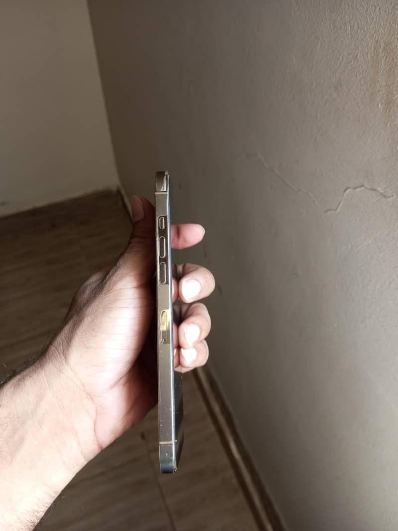 iPhones 12 pro max 6