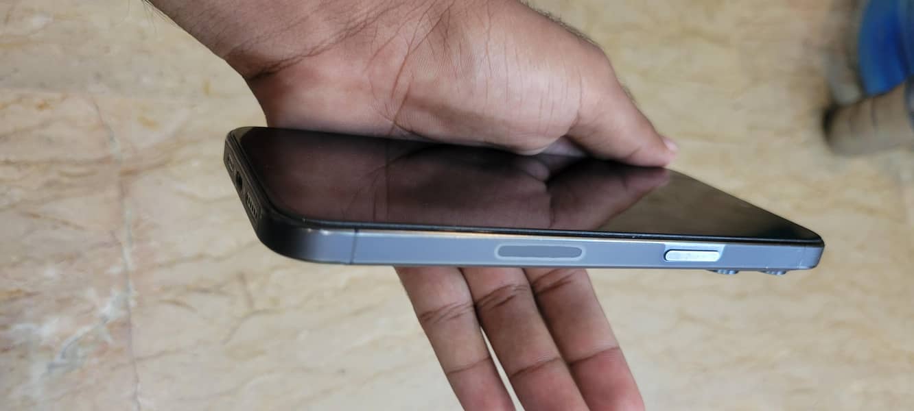 iPhone 15 pro max 2