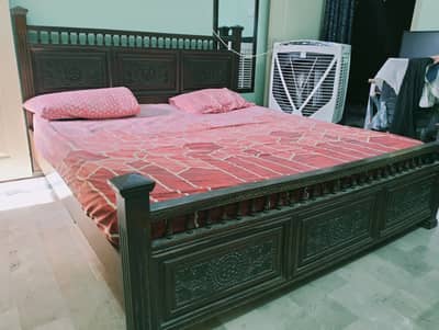 It's a kashmiri woden design with it's foarm