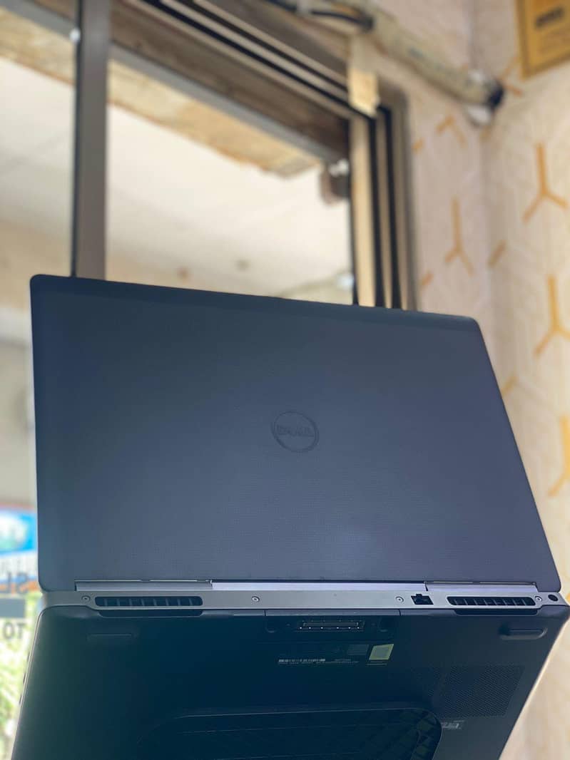 Dell precision 7720 5