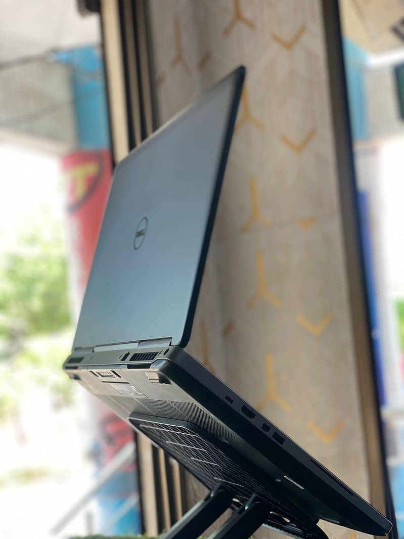 Dell precision 7720 8